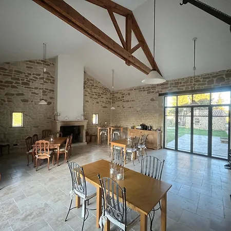 Domaine De La Calamande Konukevi 4*